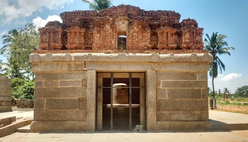Badavilinga Temple - Hampi