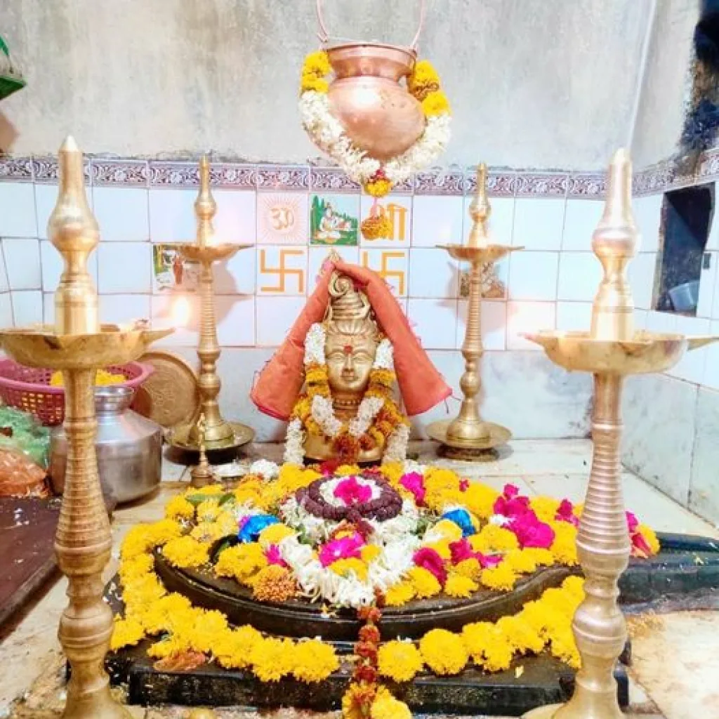 Shri Kalakaleshwara Temple - Gajendragad