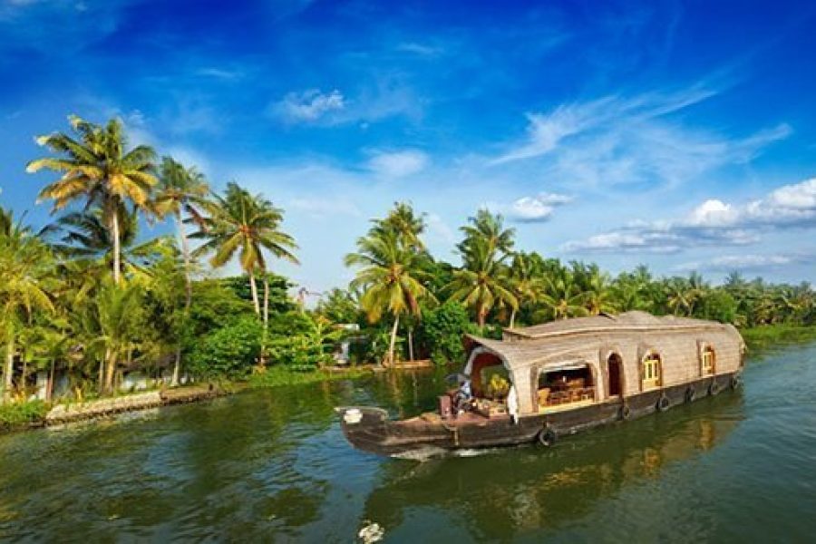 Munnar Thekkady Kumarakom Alleppey BackWaters Package